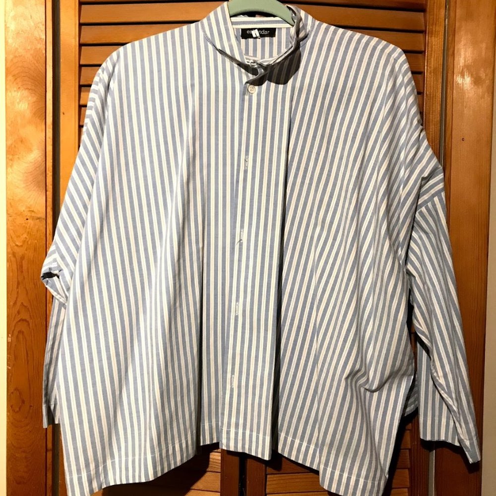 eskandar button up top